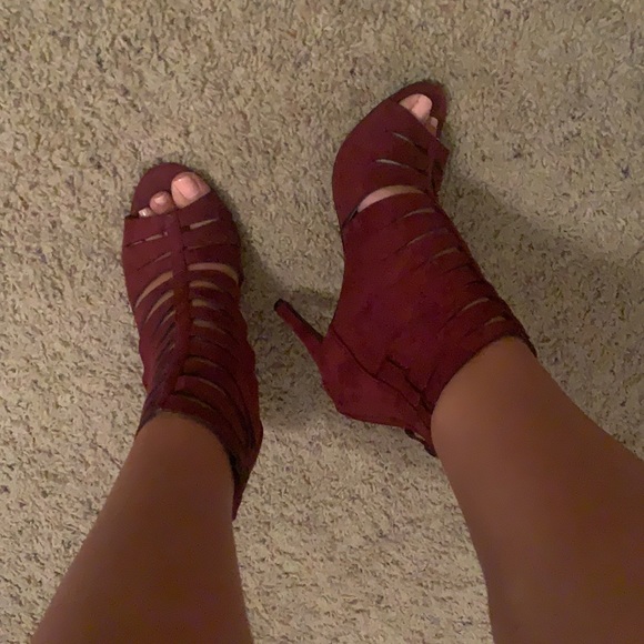 Heels - Picture 2 of 3